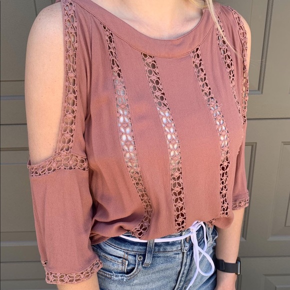 Buckle Tops - Buckle open shoulder half sleeve